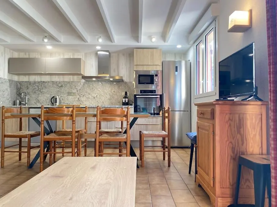 Le Chalet 102. 3 Chambres. Terrasse. Parking. Wifi Cauterets